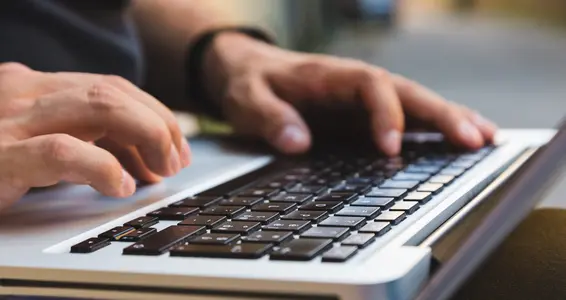 Il Fascicolo Sanitario Elettronico (FSE) offre un accesso online sicuro ai dati sanitari personali e ai documenti medici. Il 5 settembre non sarà disponibile dalle ore 20 alle ore 24 circa a causa di lavori di manutenzione. (Foto: 123rf)
