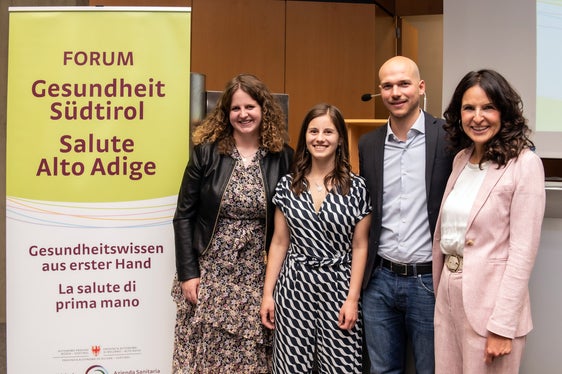 Die vier Referierenden, v.l. Julia Künig, Jasmin Locher, Manuel Walter und Sonia Prader (Foto: Ivo Corrà)