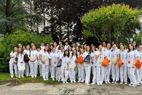 Die Schülerinnen und Schüler im Krankenhaus Bozen