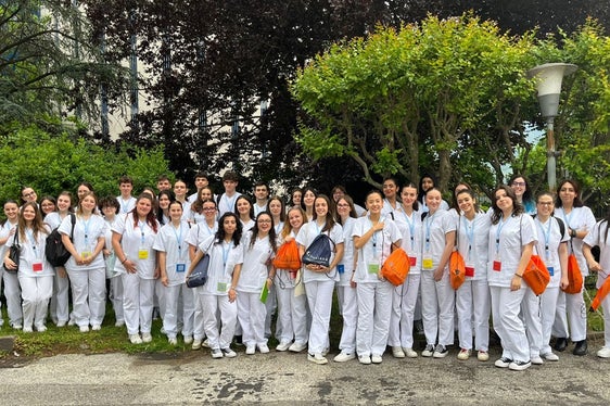 Il gruppo di studenti all’Ospedale di Bolzano