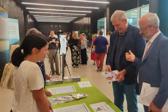 Generaldirektor Florian Zerzer und Sanitätsdirektor Josef Widmann am Infopoint