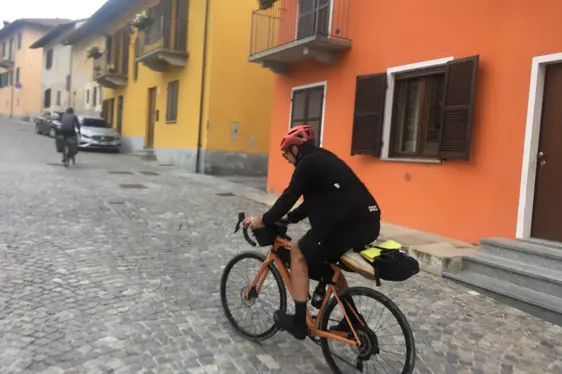 Unterwegs - mit reiner Muskelkraft und starkem Willen.