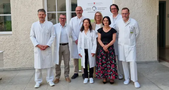 v.l.n.r.: Dr. Hannes Dejaco, Dr. Patrick Franzoni, Dr. Luca Sebastianelli, Dr.in Rosanna Loss, Dr.in Verena Stoll, Dr.in Judith Gostner, Dr. Michael Zöbl und Dr. Diego Signorello (Foto: Sabes/VS)