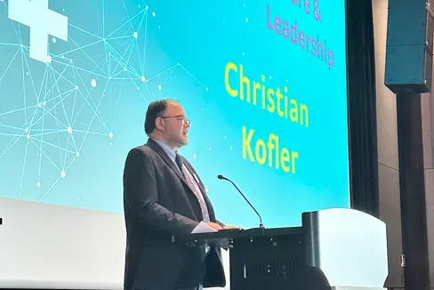 Generaldirektor Christian Kofler hielt einen Impulsvortrag zu Führung, Vorbild und Verantwortung. (Foto: Maurizio Pilia)