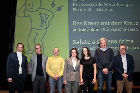 Gruppenfoto: v.l. Thomas Vonmetz, Dr. Michael Memminger, Dr. Massimo Tripodi, Dr.in Bettina Wachtler, Thea Leiter, Dr. Josef Widmann, Dr. Andreas Schwarz (Foto: Ivo Corrà)
