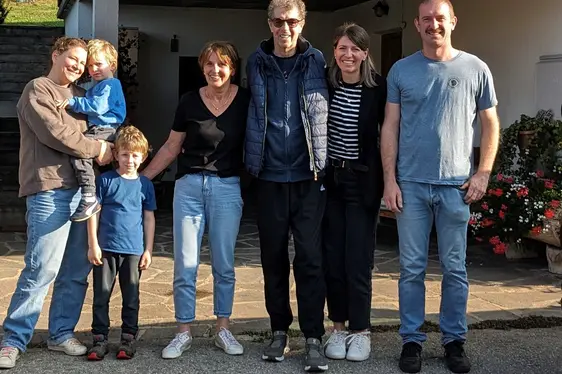 Anton Schgaguler (Mitte) im Kreise seiner Familie