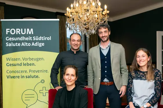 Da sin. Barbara Amhof, dott. Thomas Völkl, dott. Daniel Neunhäuserer e dott.ssa Greta Haselrieder (Foto: Ivo Corrà)