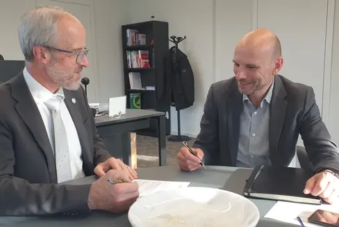 Florian Zerzer und Martin Matscher beim Gespräch über den Führungskräftetag. (Foto: Vera Schindler)