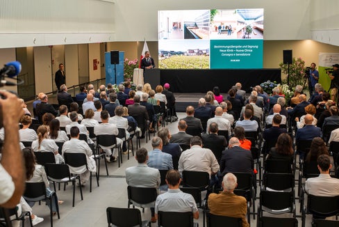 Bestimmungsübergabe Neue Klinik (Foto: LPA/Fabio Brucculeri)