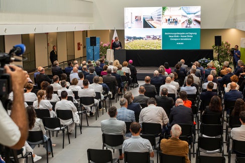 Bestimmungsübergabe Neue Klinik (Foto: LPA/Fabio Brucculeri)