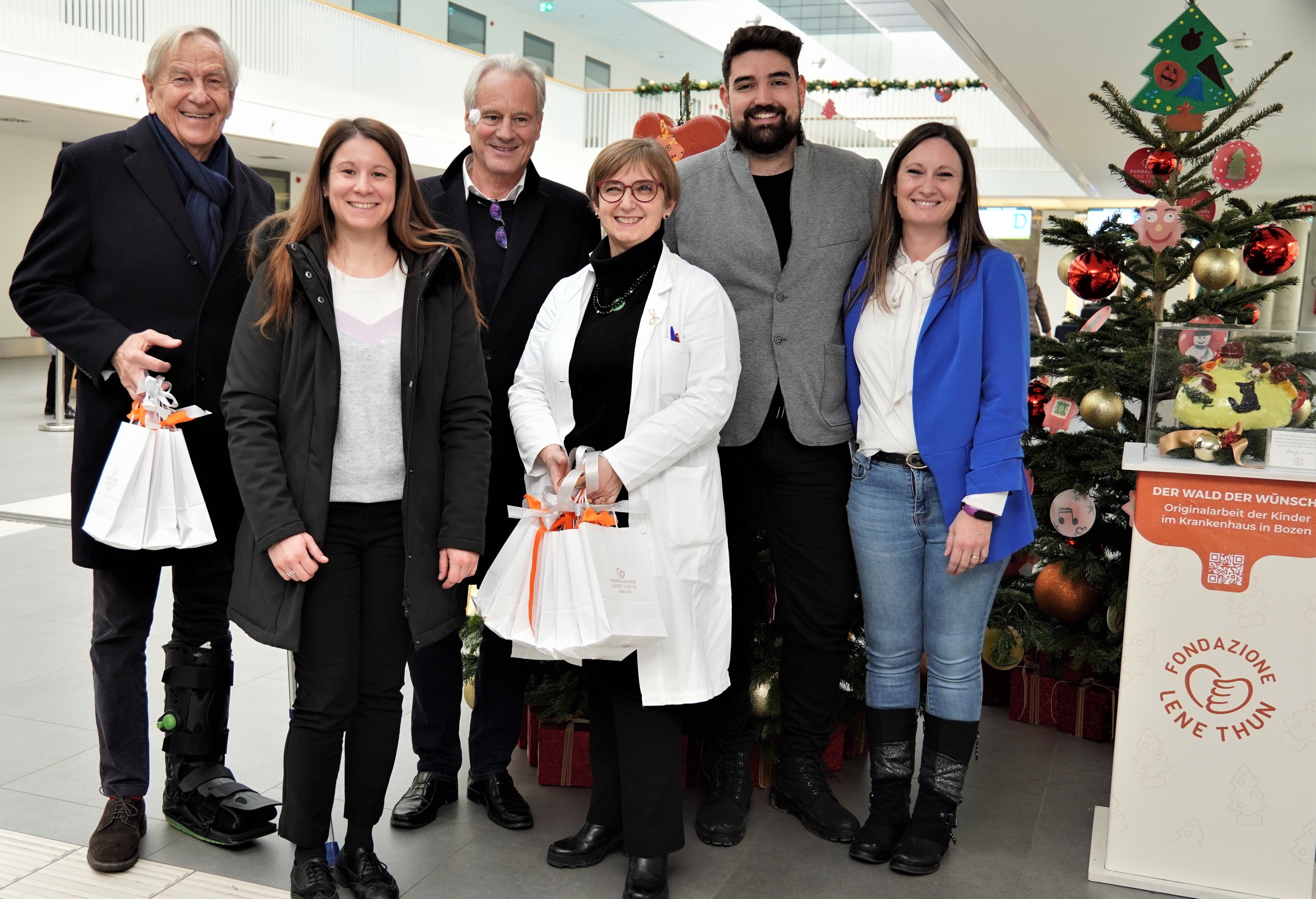 Die Vertreter der Stiftung Lene Thun, die Primaria und das Komitee