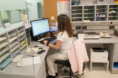 Mitarbeiterin der Abteilung