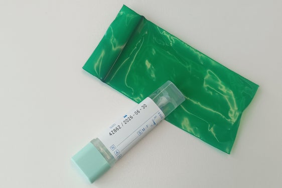 Mit dem Einladungsschreiben ist das Test-Kit in den Apotheken kostenlos erhältlich (Foto Sabes/IG)