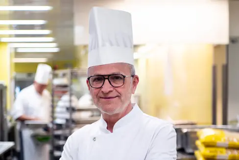 Hermann Hofer, chef in cucina dell’Ospedale di Bolzano (Foto: Ivo Corrà)