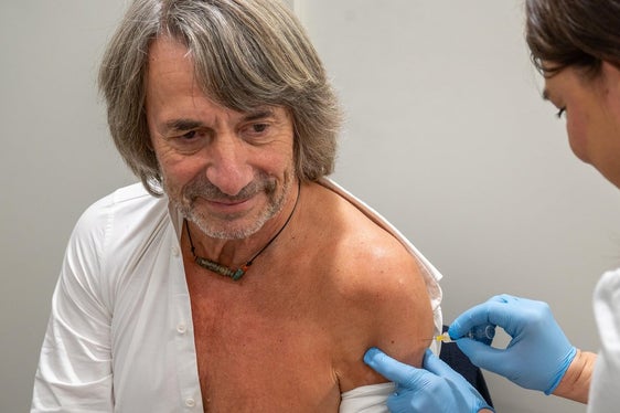 La vaccinazione antinfluenzale previene i casi gravi e allo stesso tempo riduce il peso per il sistema sanitario. È quindi sensata per tutti: non solo per i gruppi a rischio, ma per l'intera popolazione, afferma l'assessore provinciale alla Prevenzione sanitaria e Salute Hubert Messner (Foto:USP/Greta Stuefer)