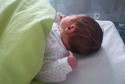 Klein Lorena lässt die Aufregung um ihre Geburt gelassen