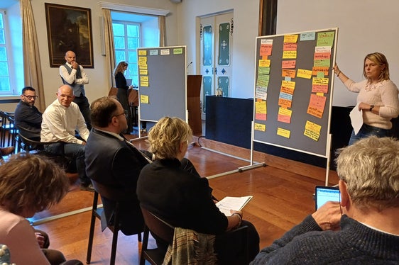 In verschiedenen Arbeitsgruppen wurden konkrete Maßnahmen erarbeitet (Foto: Sabes)