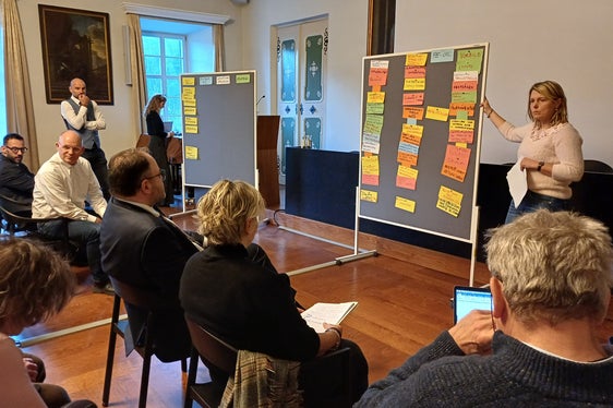 In verschiedenen Arbeitsgruppen wurden konkrete Maßnahmen erarbeitet (Foto: Sabes)