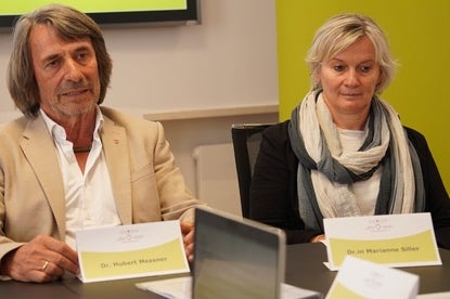 Landesrat Hubert Messner und Pflegedirektorin Marianne Siller
