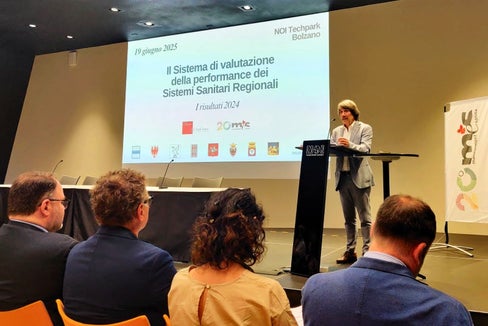 In vielen Bereichen des Gesundheitswesens stehen wir sehr gut da – das ist das Ergebnis der täglichen wertvollen Arbeit aller Mitarbeitenden im Gesundheitsbereich im ganzen Land, lobte Gesundheitslandesrat Hubert Messner bei der Vorstellung der Ergebnisse der Bersaglio-Studie in Bozen. (Foto: LPA)