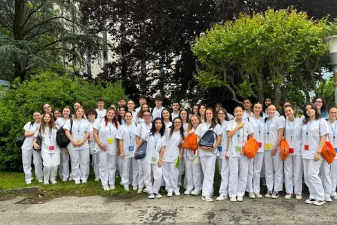 Die Schülerinnen und Schüler im Krankenhaus Bozen