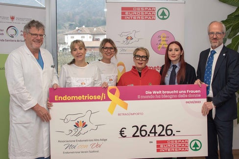 Übergabe des Schecks