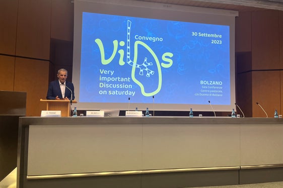 Primar Triani eröffnet die Tagung