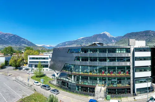 Schulgebäude: Metallgebäude Schulgebäude: Metallgebäude