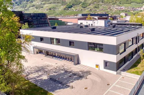 Schulgebäude: Neubau Schulgebäude: Neubau