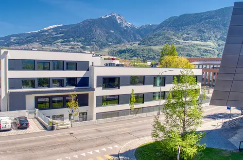 Schulgebäude: Neubau Schulgebäude: Neubau