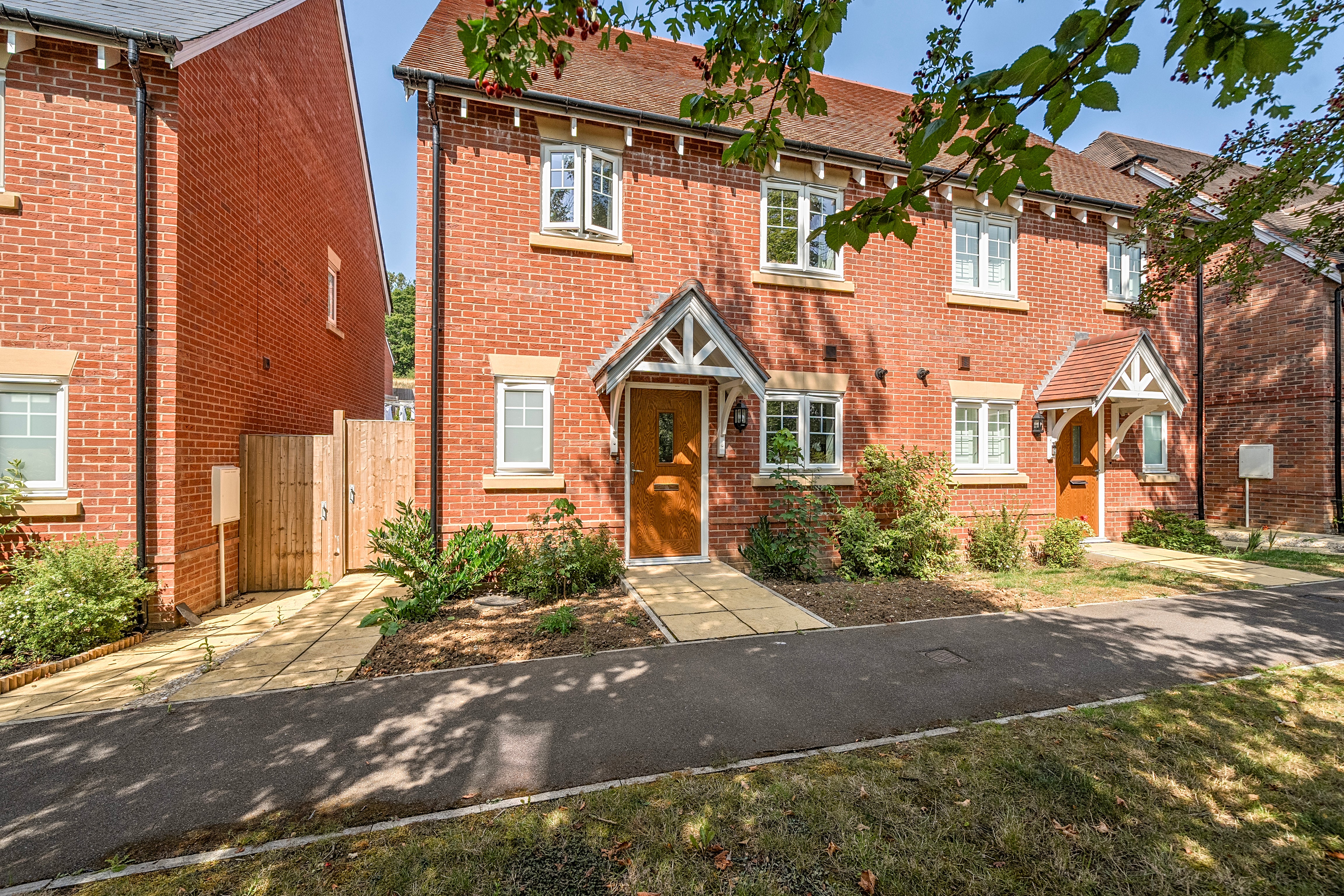 Reed Gardens - Exterior