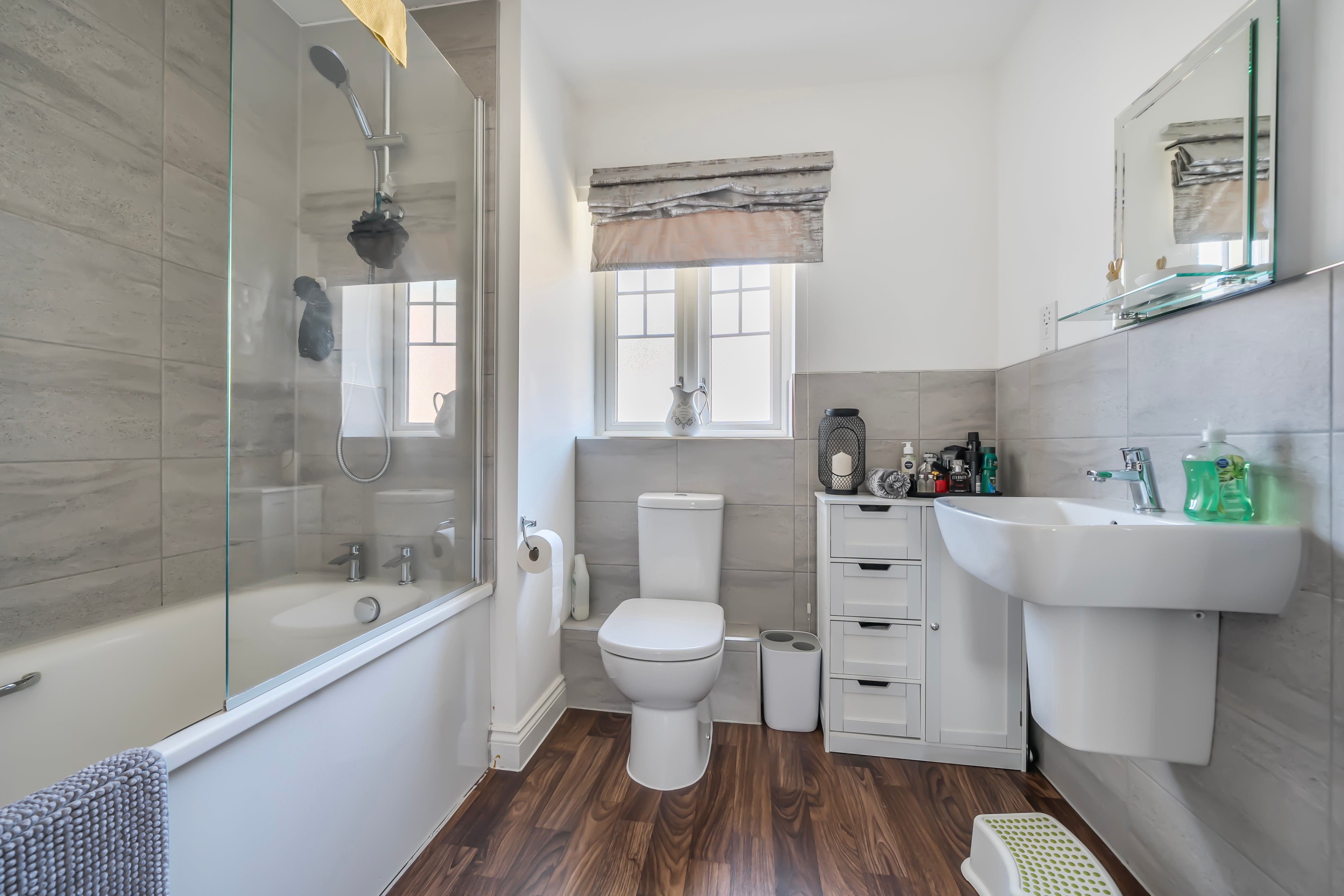Reed Gardens - Bathroom