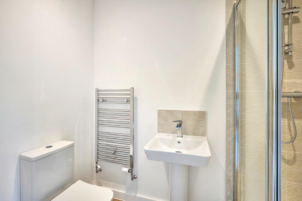 The Yate plot 107 en suite image