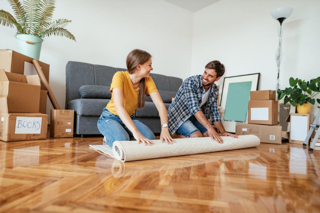 Stock image couple moving in