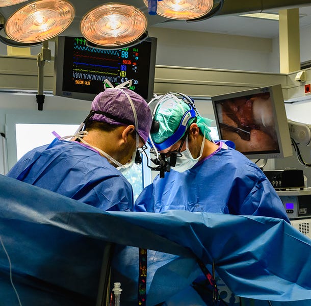 Hartchirurgen tijdens een operatie