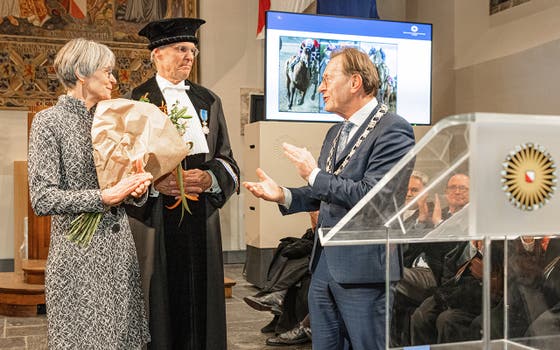 Frank Broekmans receives his knighthood of the Order of the Dutch Lion. 