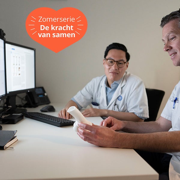 Orthopedisch chirurg Roel Custers (rechts) en technisch geneeskundige Chien Nguyen