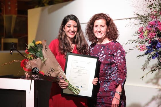 Photograph of Avin receiving the Echo Award from Minister of Education Ingrid van Engelshoven