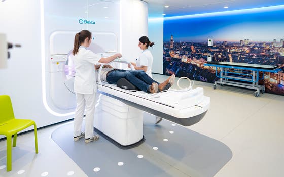 Nurses preparing a patient for treatment in the MR-Linac