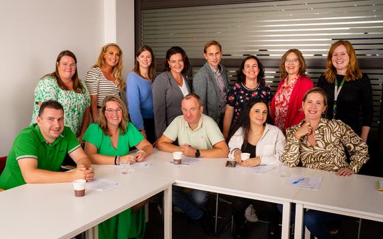 De ouderrraad van het Wilhelmina kinderziekenhuis poseert voor een foto