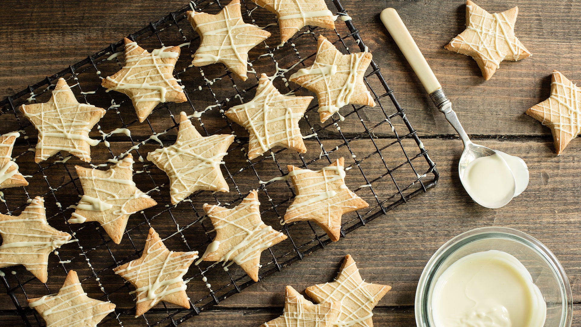 Vanilla-Star-Biscuits_Main.jpg