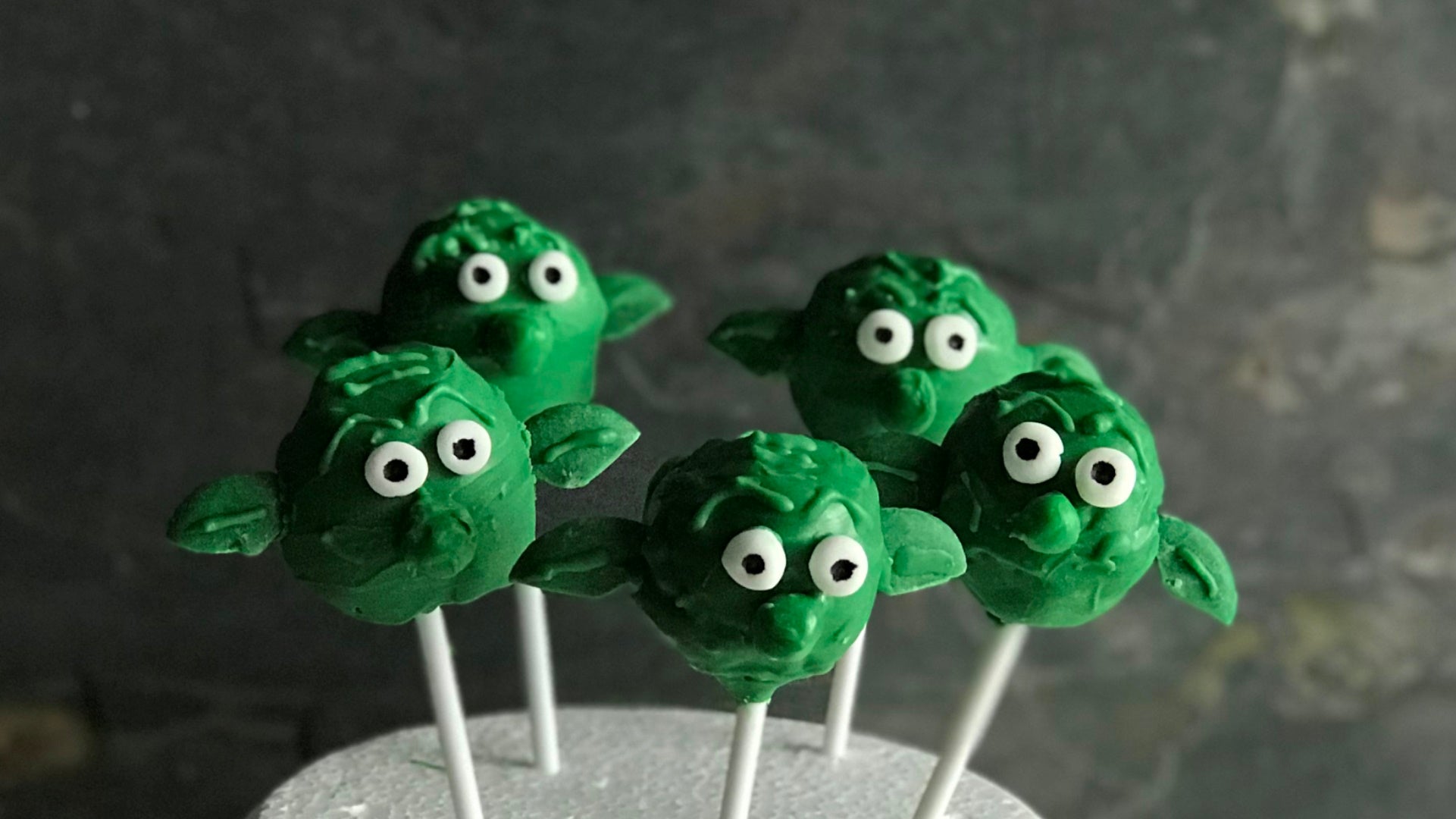 Yoda Cake Pops