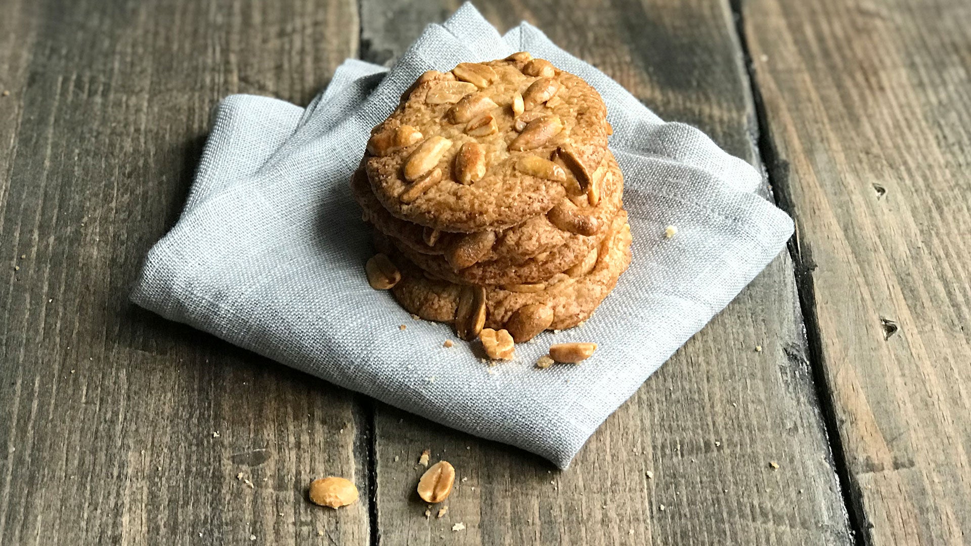 Crunchy-Peanut-Butter-Cookies_Header.jpg