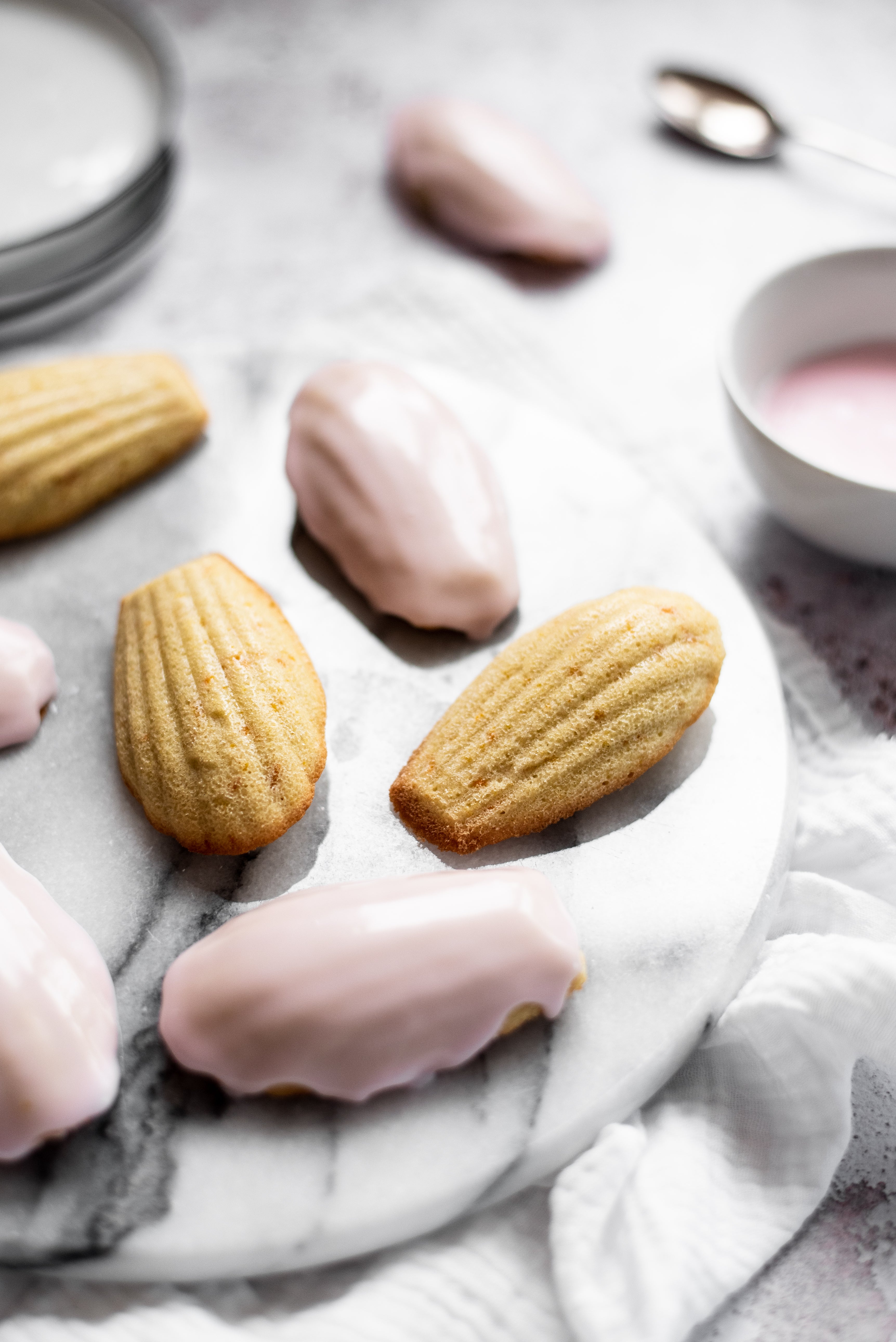 Madeleine sponge cakes with pink icing