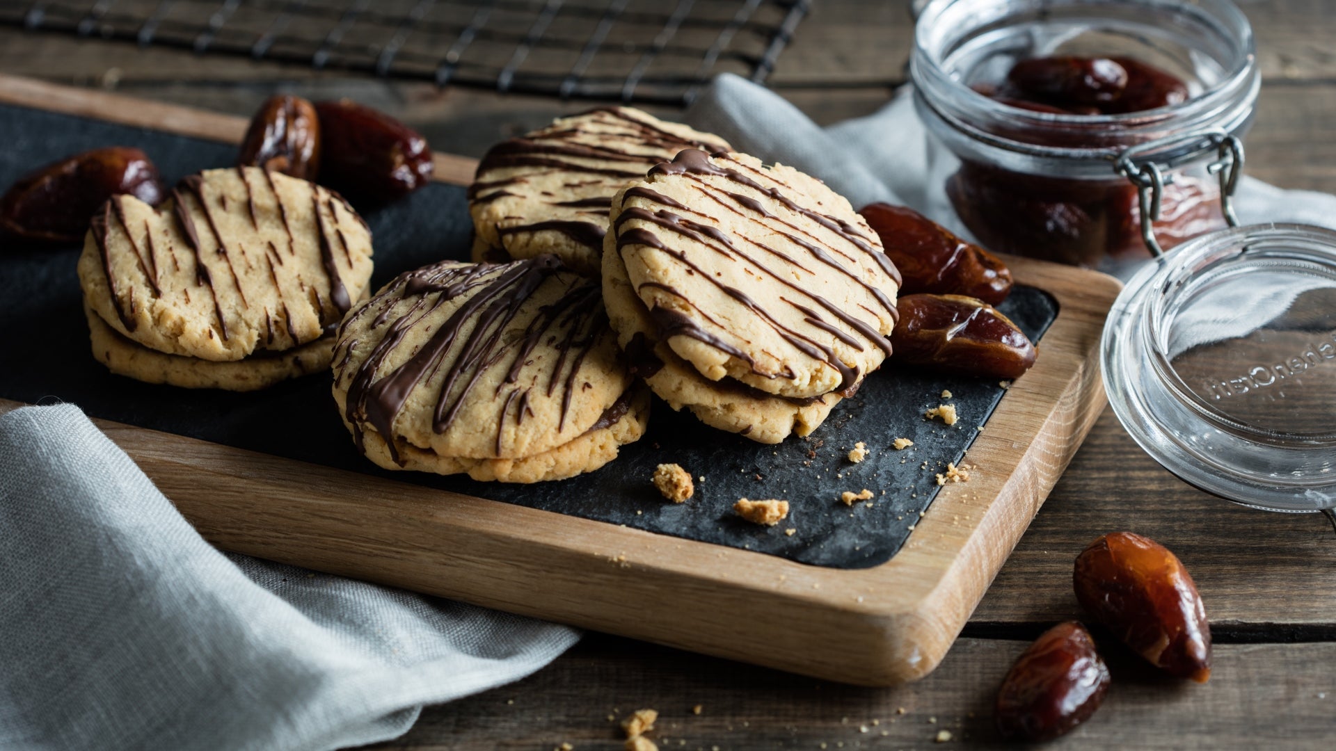 Vanilla-Protein-Cookies-with-Chocolate-Salted-Caramel_Header.jpg