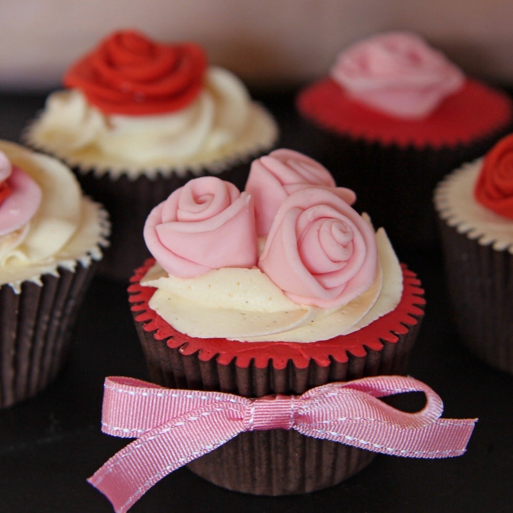1-Rose-cupcakes-with-ribbons-web.jpg