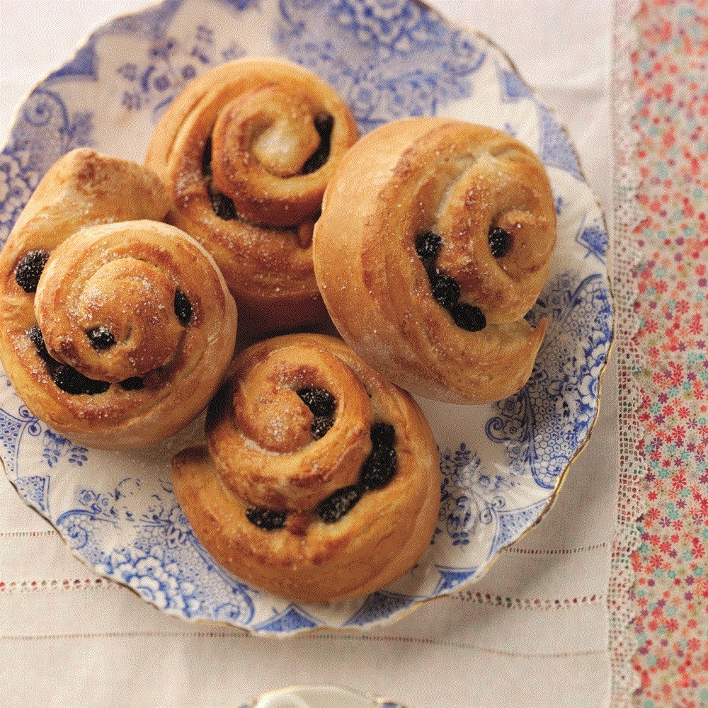 1-Chelsea-buns-web.gif