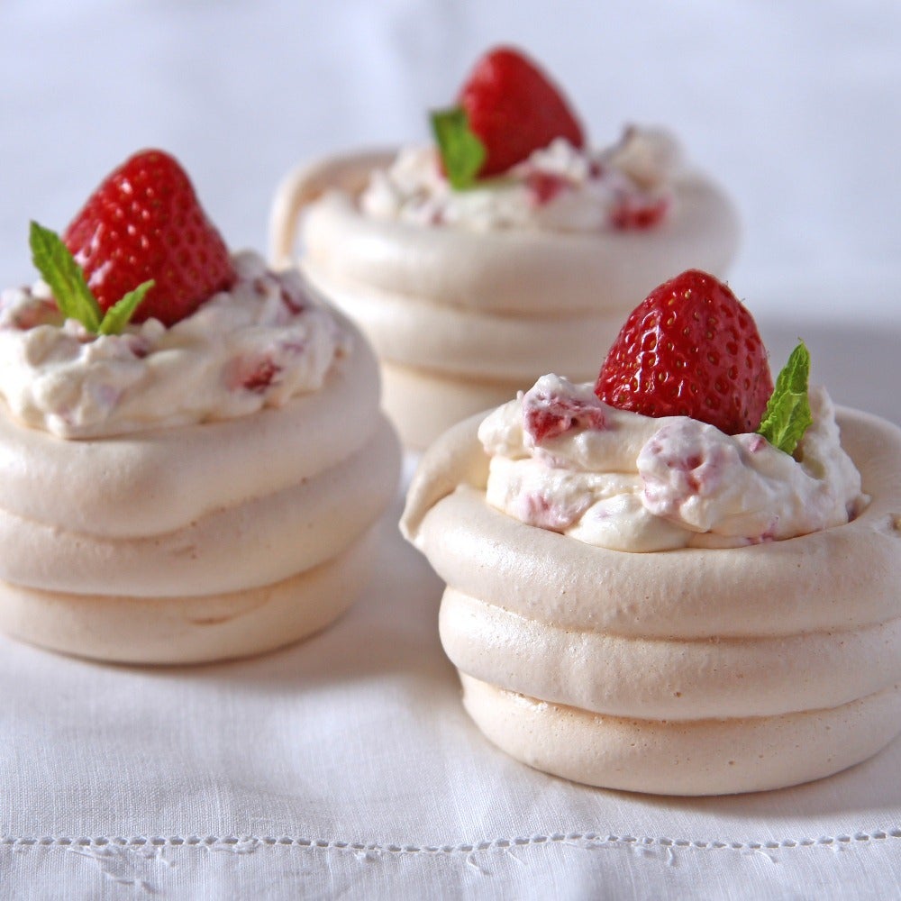 Mini Pimms Pavlovas