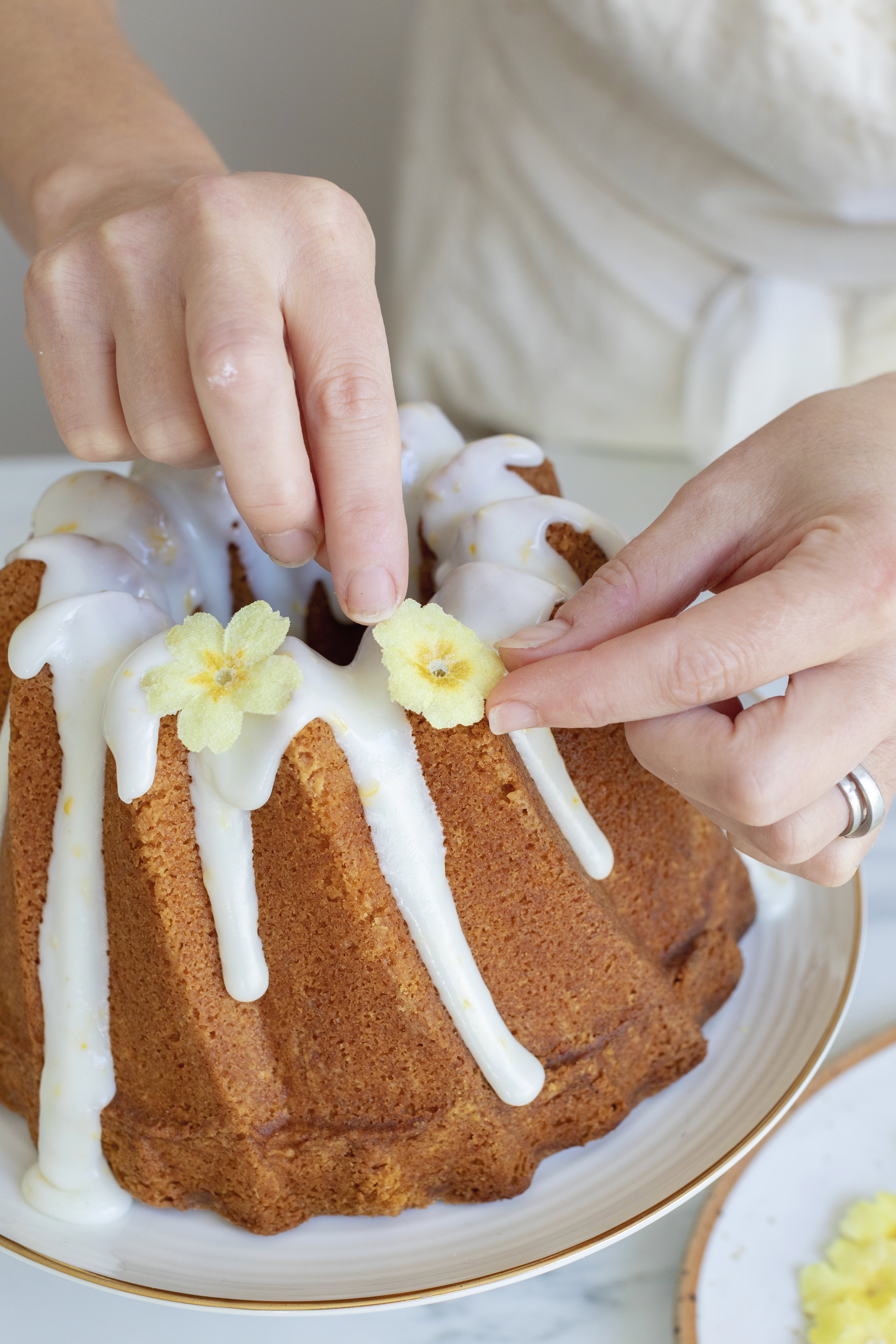 4-Spring-Flowers-Bundt-Cake.jpg