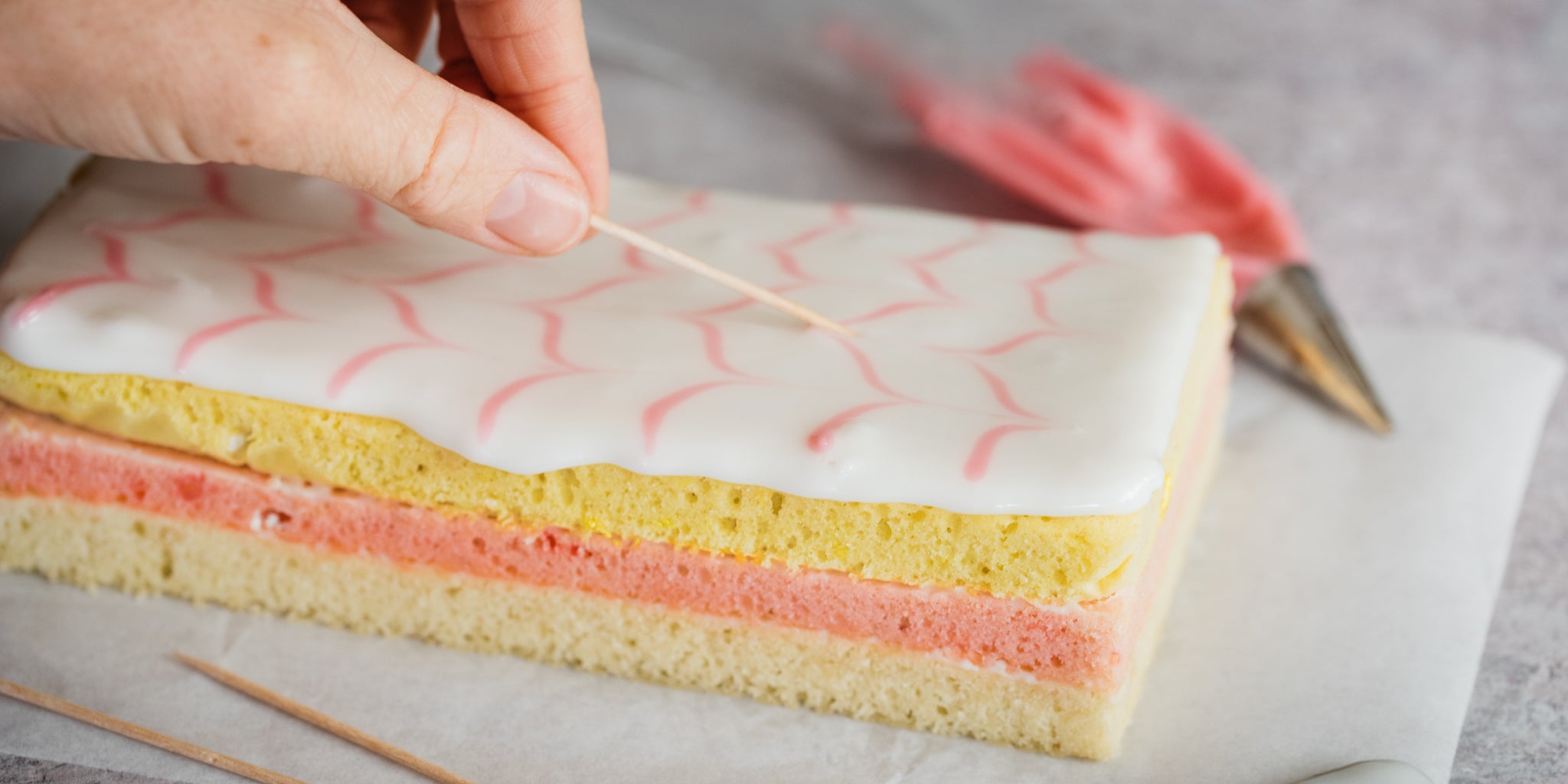 Hand feathering the icing with a toothpick